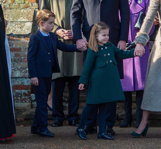 عودة الأمير جورج والأميرة تشارلوت إلى المدرسة