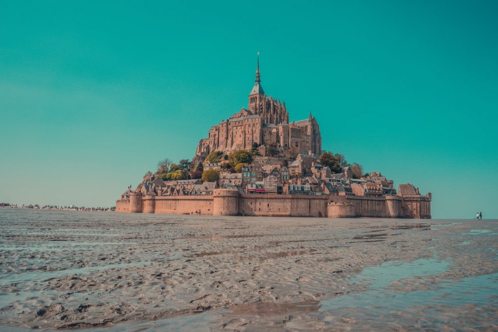 قلعة مونت سانت ميشيل Mont-Saint-Michel، فرنسا بواسطة Bharat Patil