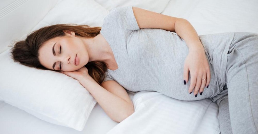 وضعية النوم الامثل للحامل 