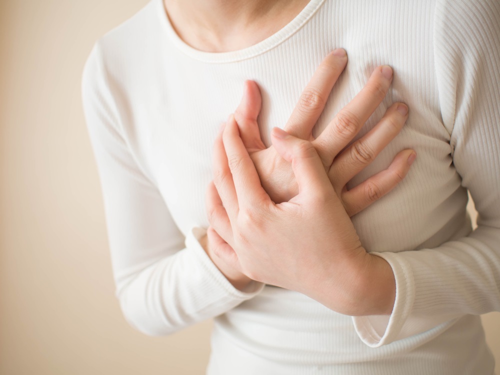تحدث الجلطة القلبية احيانا بشكل مفاجئ وتسبب الم الصدر