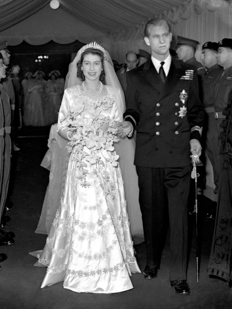  فستان زفاف الملكة إليزابيث الثانية Queen Elizabeth II