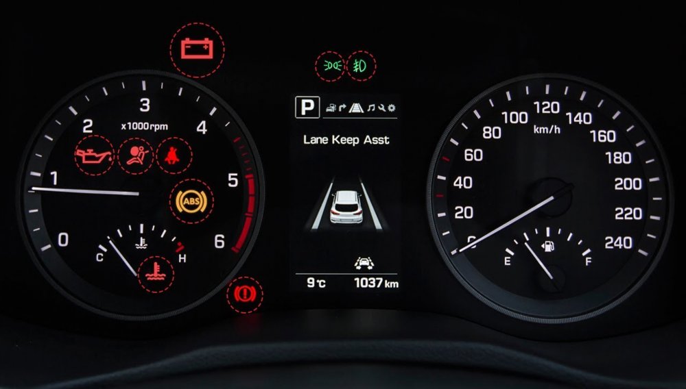  تشكل الأضواء التحذيرية في لوحة القيادة بمثابة المؤشر عن وجود خلل ما في احد أنظمة السيارة