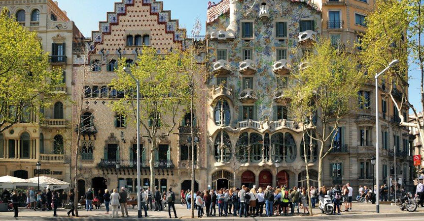  يعتبر باسيغ دي غارسيا من اشهر شوارع التسوق في برشلونة