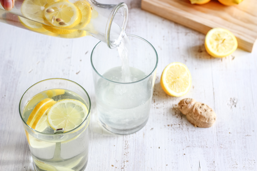 مشروبات صحية افضلها الماء والليمون لحرق دهون حلويات عيد الفطر