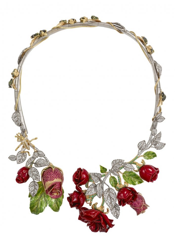 قلادة روز Rose necklace من دولتشي أند غابانا Dolce & Gabbana
