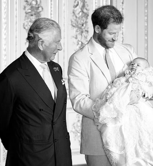 الأمير تشارلز لم يرى أرشي إلا مرتين منذ ولادته