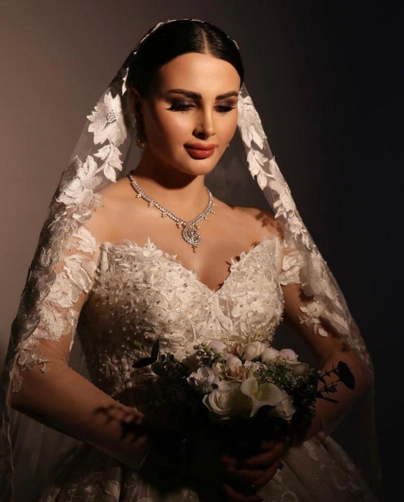 صورة عروس بكاميرا المصورة وسن العصيمي
