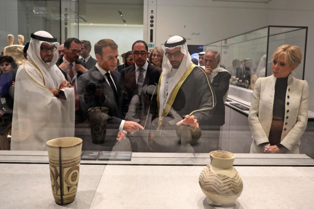 الشرق والغرب يلتقيان في افتتاح متحف اللوفر أبوظبي