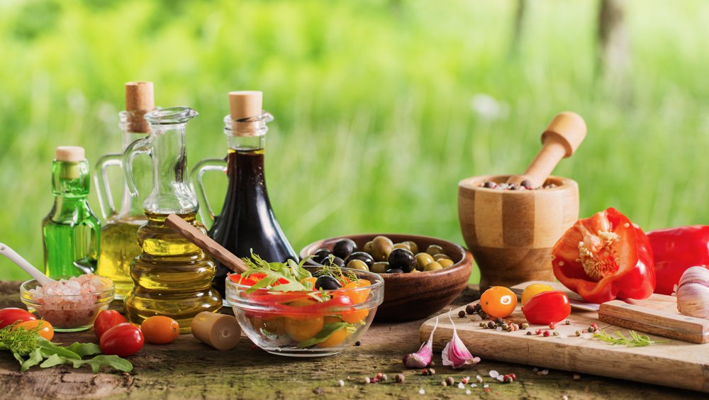 تتميز حمية البحر المتوسط ​​بزيت الزيتون باعتباره المصدر الرئيسي للدهون