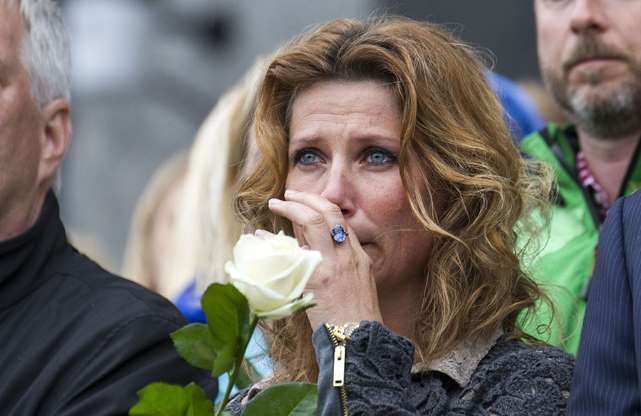انهيار أميرة النرويج مارثا لويز، بالدموع في ذكرى الهجمات الأرهابية  في النرويج 