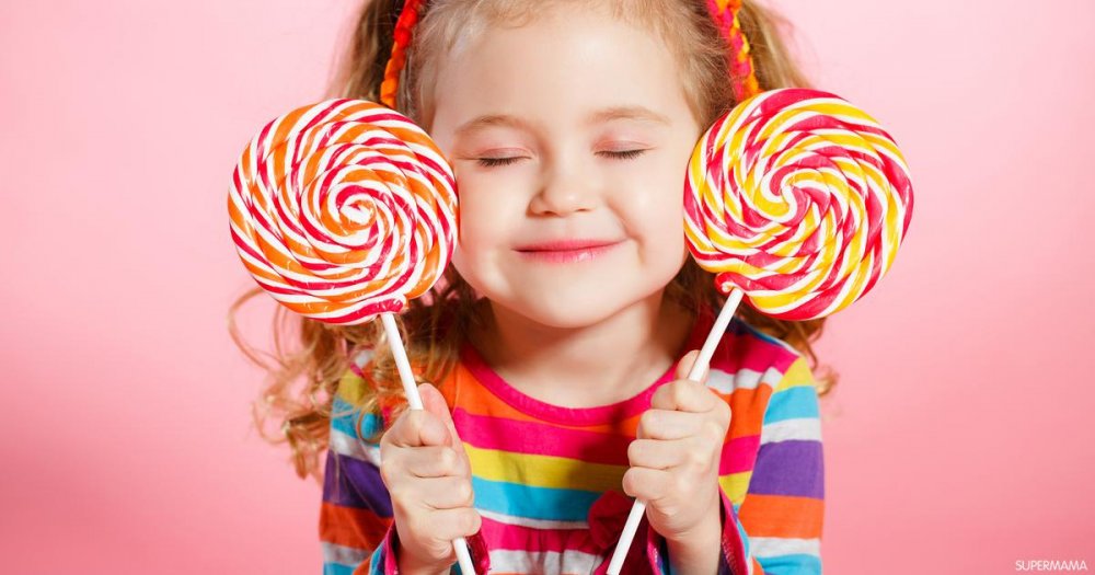 أضرار كثرة تناول الحلويات على الأطفال في العيد