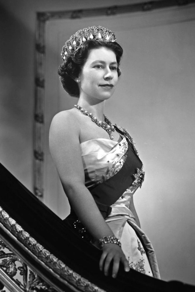 الملكة إليزابيث الثانية ورثت تاج فلاديمير The Vladimir Tiara من جدتها الملكة ماري تك
