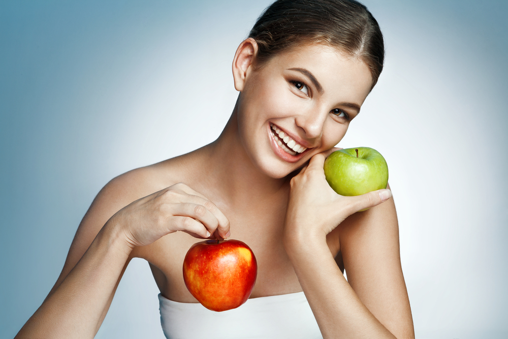 الفاكهة المغذية لصحة وجمال العروس افضلها التفاح