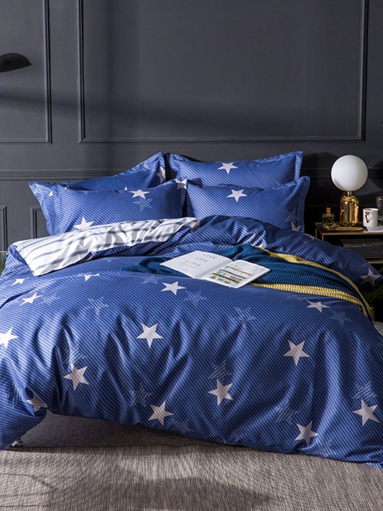  مفارش السرير في غرفة النوم بنقشات النجوم الفضية تضيف الألق والتميز