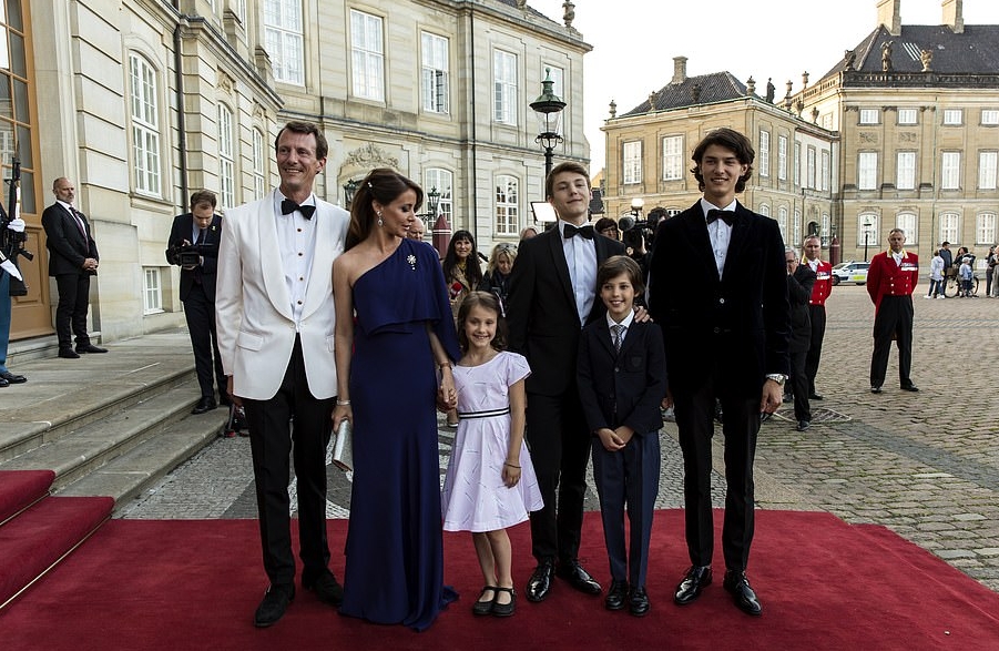 العائلة الدنماركية المالكة تحتفل بعيد ميلاد الأمير يواكيم