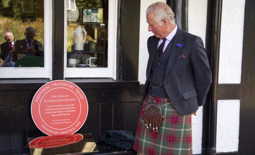 الأمير تشارلز بملابس اسكتلندا التقليدية