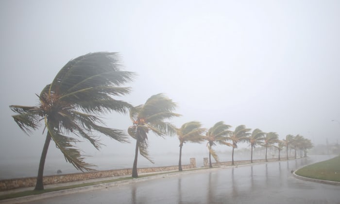 الاعصار ايرما يجتاح فلوريدا مسبوقا بعواصف عاتية