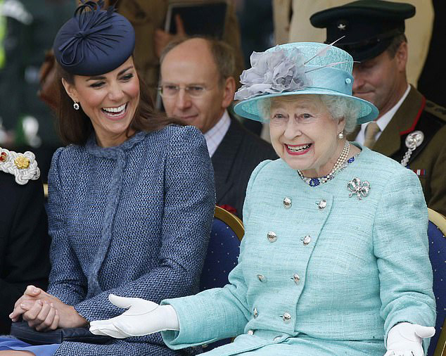 ملكة بريطانيا وكيت ميدلتون بنيا علاقة قوية بعد سنين طويلة