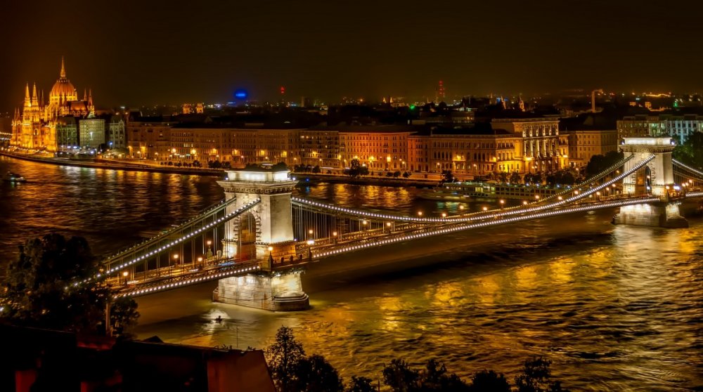 جسر السلسلة من أجمل أماكن السياحة في المجر بواسطة pxhere