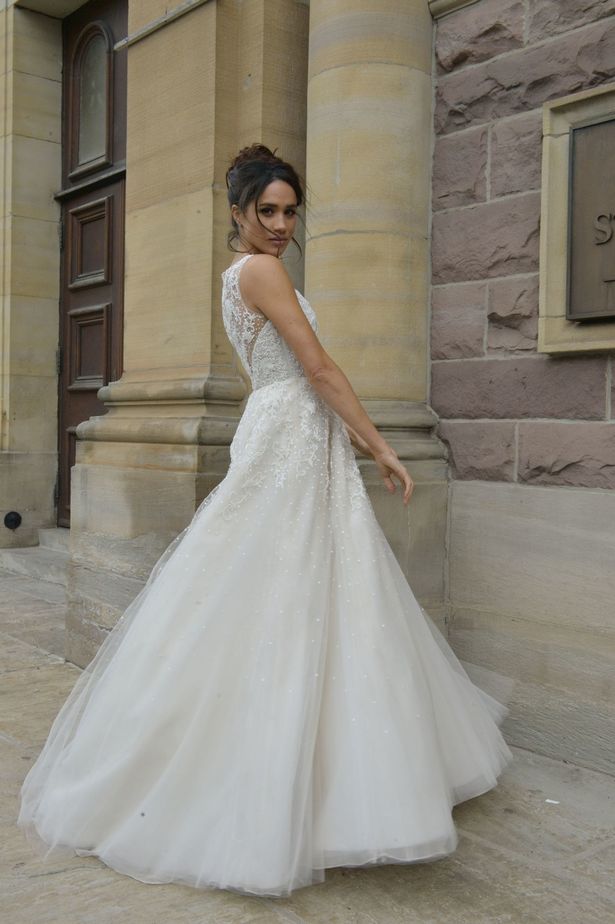 ترجيح اختيار فستان زفاف ميغان ماركل من ألكسندر ماكوين أو رالف وروسو