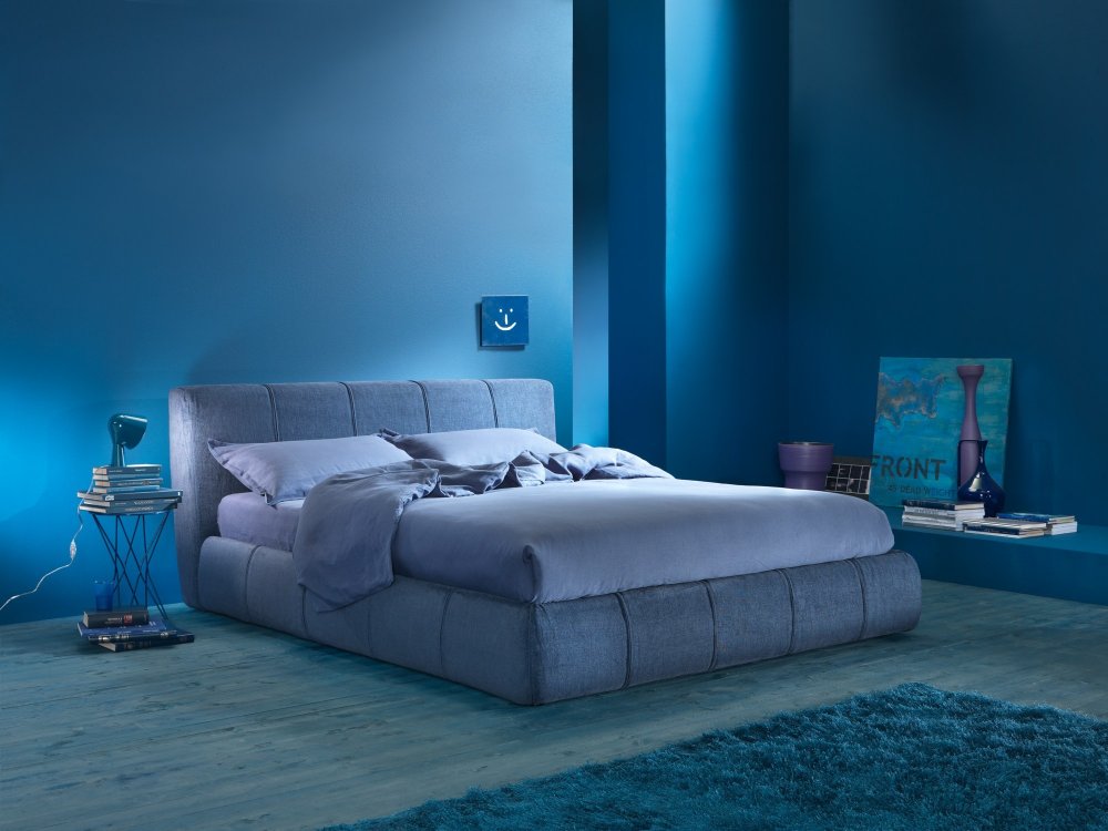 ديكور غرفة نوم باللون الأزرق الرومانسي والمريح
