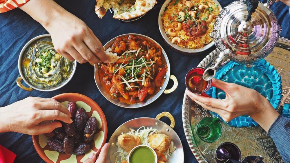 التنويع في المجموعات الغذائية يساعدك على زيادة الوزن في رمضان
