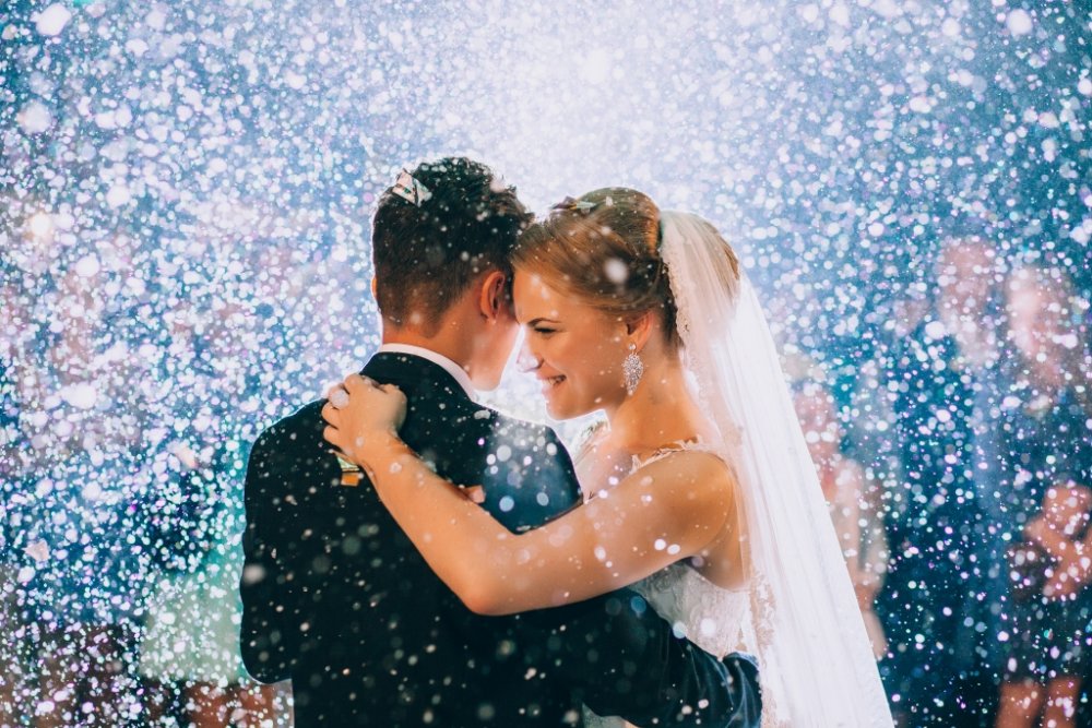 عروس تقاضي ولاية واشنطن بسبب منع الرقص في حفلات الزفاف