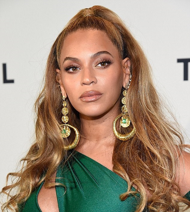 تسريحات شعر الرفعة النصفية والمبعثرة من وحي اطلالة Beyonce