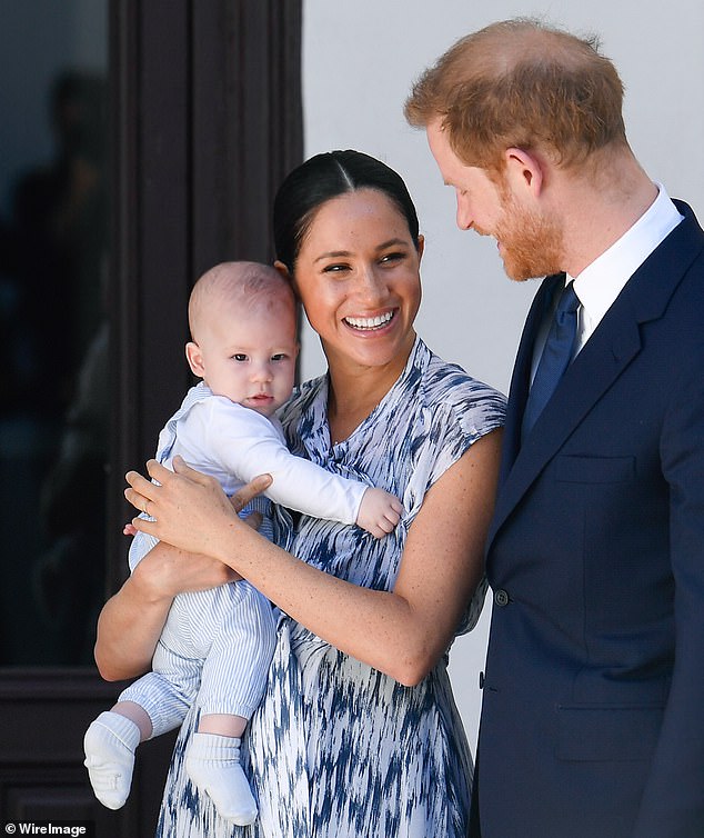 الأمير هاري وزوجته يهنئان الأمير فيليب بعيد ميلاده بمكالمة مرئية خاصة