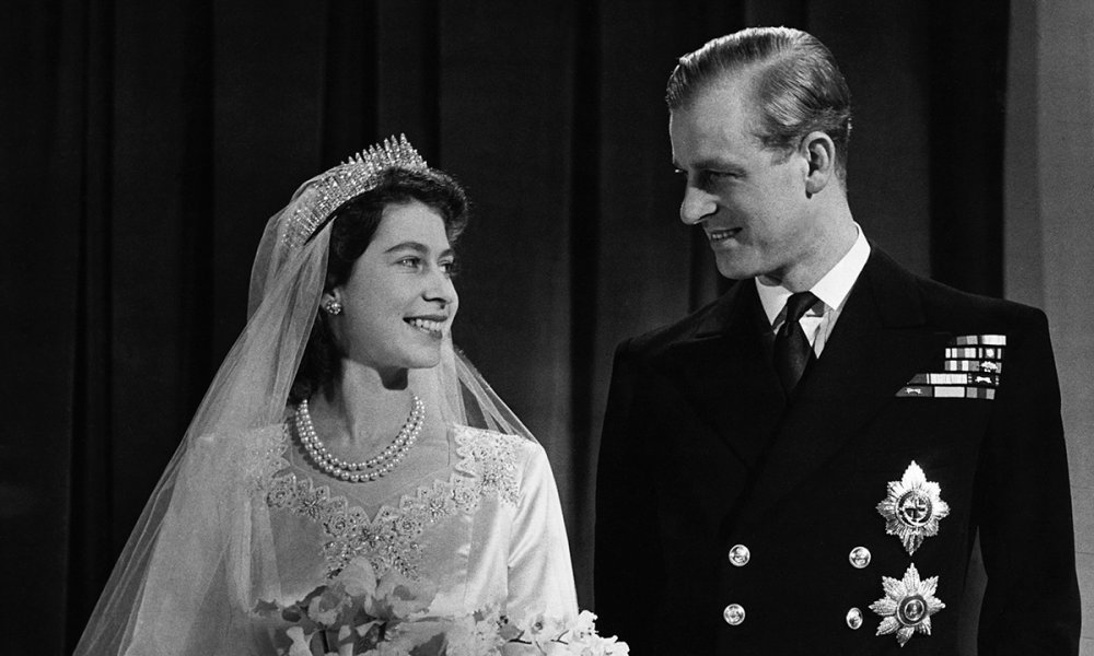 تعرف على هدية الزفاف التي قدمها الأمير فيليب لزوجته ملكة بريطانيا بمناسبة حفل زفافهما