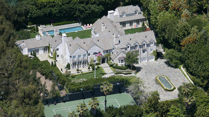  منزل توم كروز في بيفرلي هيلز في كاليفورنيا