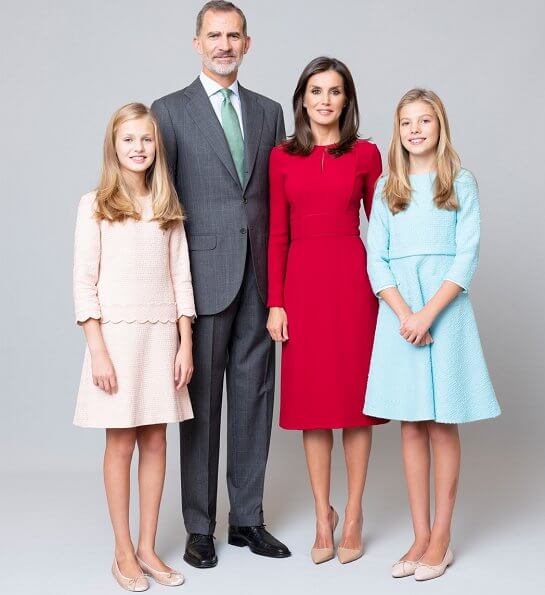 البلاط الملكي الإسباني ينشر مجموعة من الصور الرسمية الجديدة للعائلة المالكة
