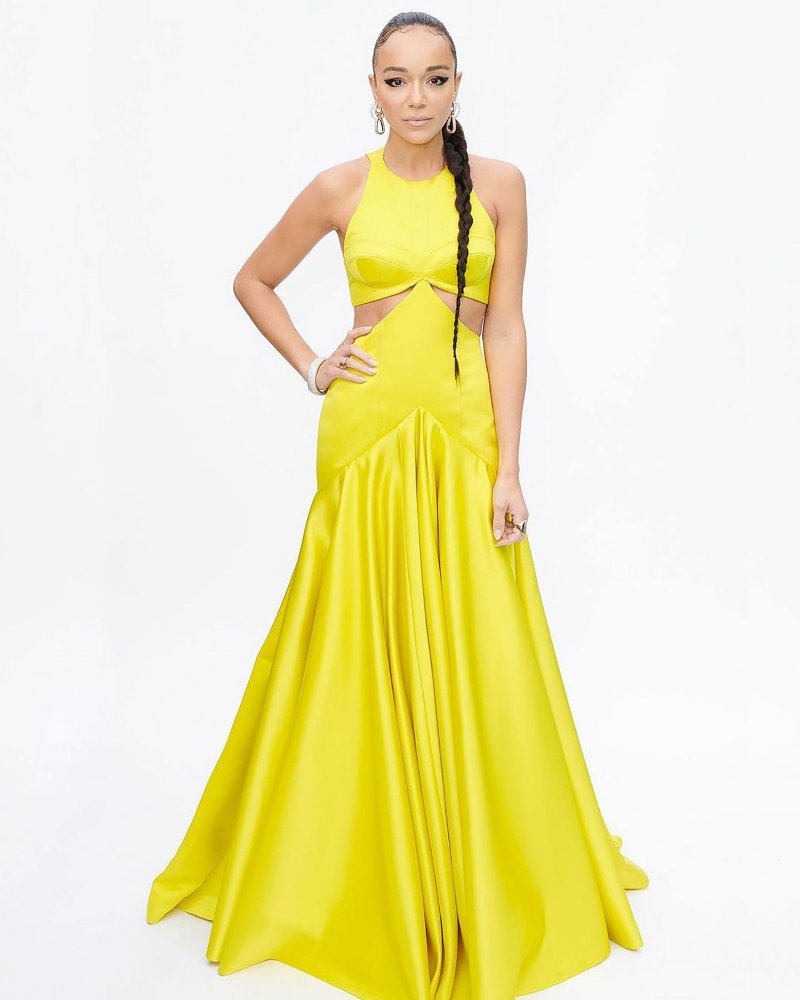 أشلي ماديكوي بفستان أصفر طويل من Louis Vuitton