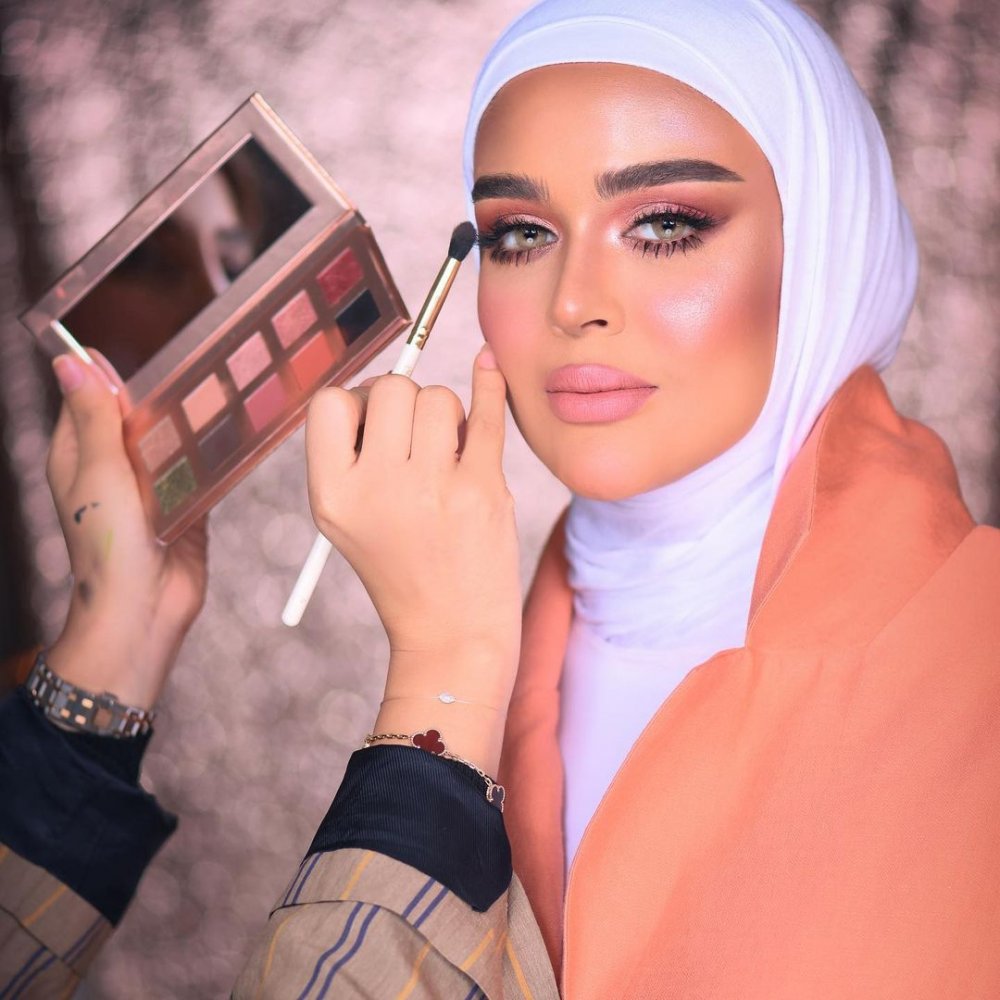 مكياج وردي لاطلالتك في رمضان 2021 بأسلوب المدونة مرمر