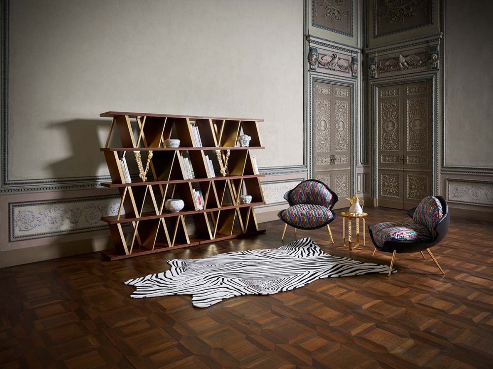 تصميم مميز لمكتبة خشبية من versace home 2020