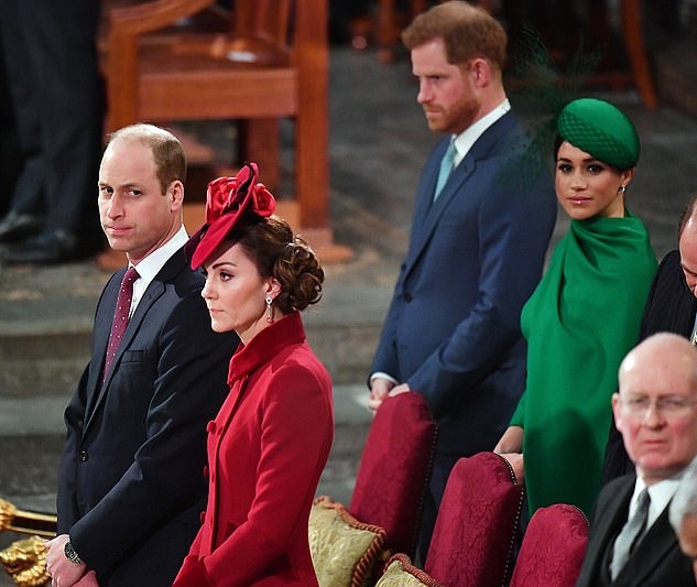 الأمير هاري في ظهور له بصحبة شقيقه بعد الإعلان عن الانسحاب من العائلة