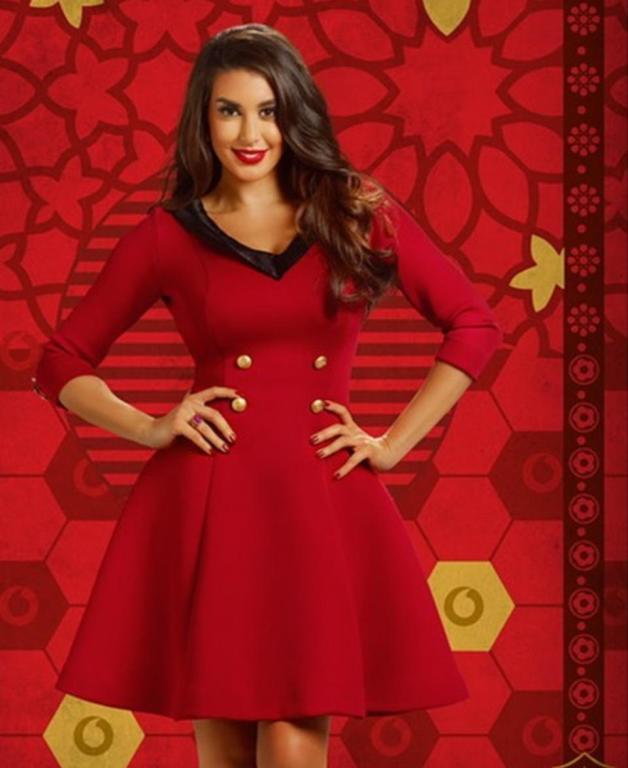 فستان احمر قصير من ياسمين صبري