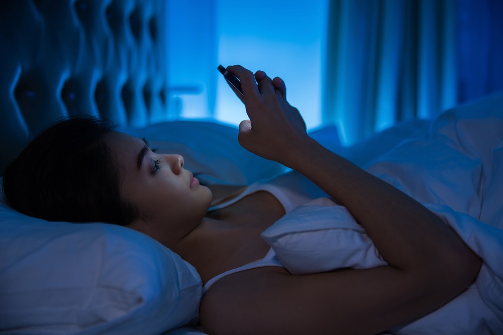 تجنب استخدام الهاتف المحمول قبل النوم