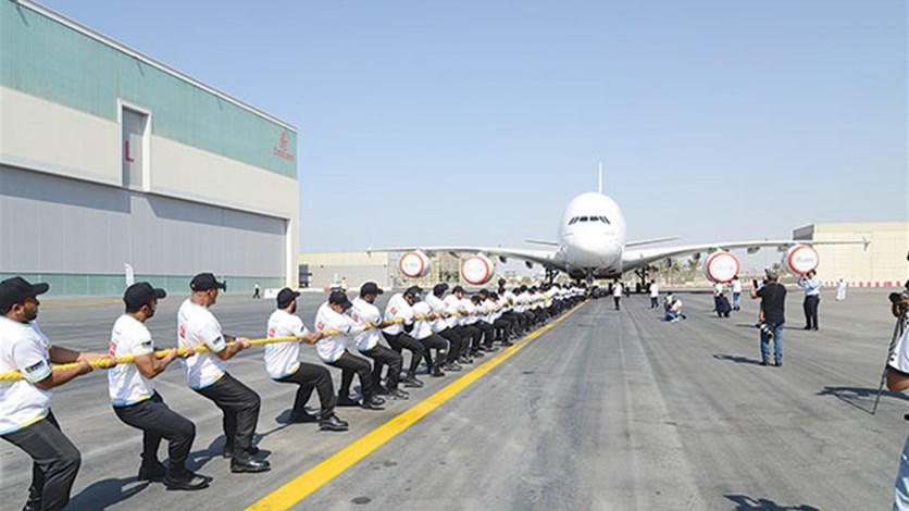 شرطة دبي تسحب طائرة