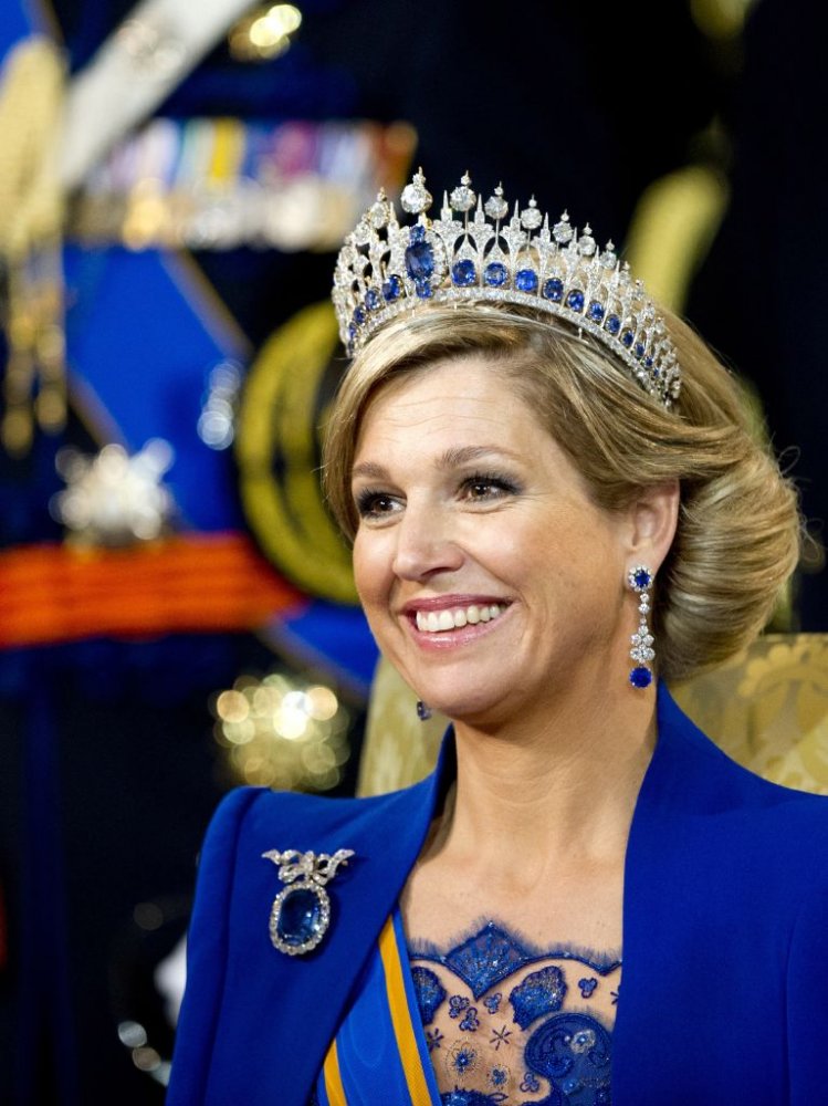 الملكة ماكسيما ترتدي طقم The Dutch Sapphire Tiara