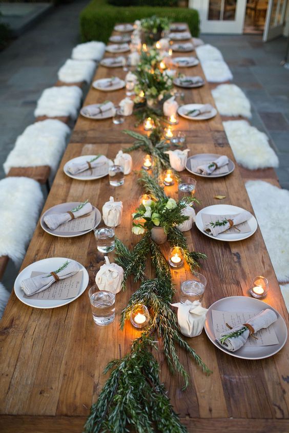  طاولات الزفاف مزينة بالفرو