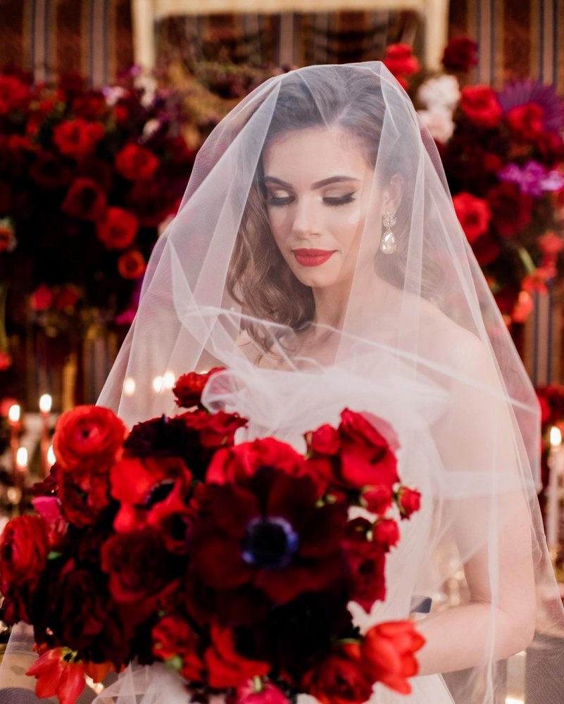 الورود الحمراء تزين حفل زفافك في يوم الحب