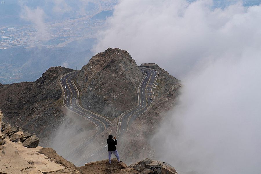 قمة جبل دكا فرصة سانحة لخوض مغامرة فريدة - المصدر وكالة الأنباء السعودية