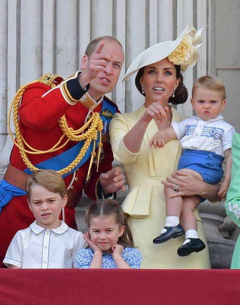 دوق ودوقة كامبريدج مع أبنائهما الأمير جورج والأميرة شارلوت والأمير لويس