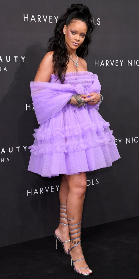 ريهانا Rihanna ارتدت فستان متطاير من التول مع اللون البنفسجي بتوقيع دار Molly Goddard