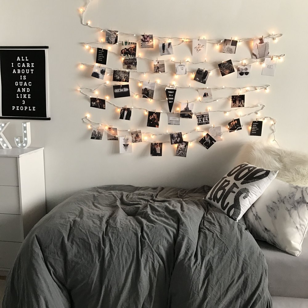 ديكورات حوائط بسطة لغرف النوم من حبال الإنارة والصور العائلية المحببة