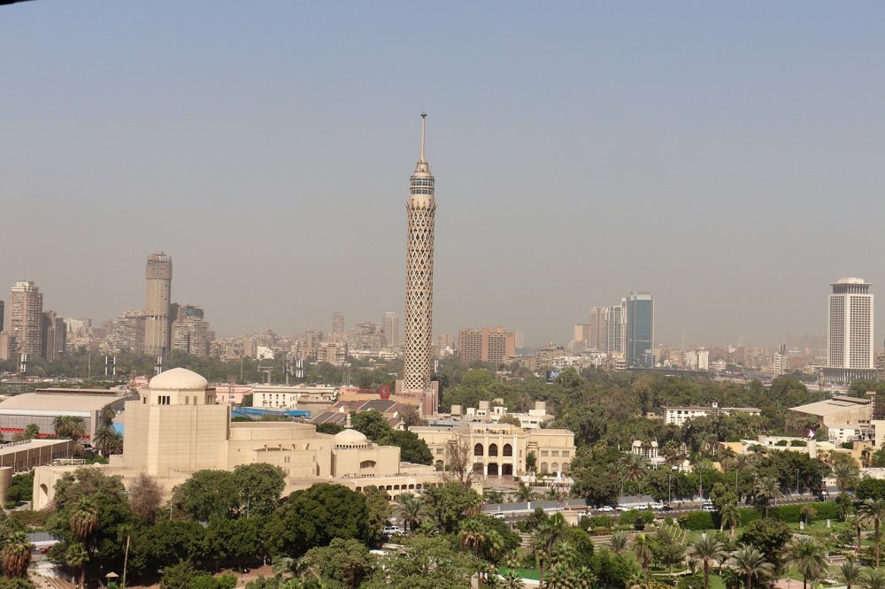 برج القاهرة من أجمل أماكن سياحية للعوائل بواسطة bluedoorcuisine
