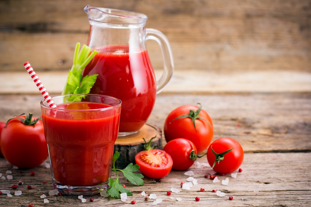 فوائد صحية لعصير الطماطم لتقوية المناعة ومحاربة الشيخوخة