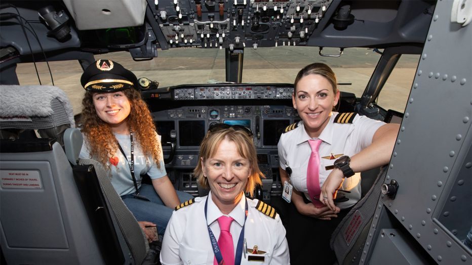 رحلة طيران مخصصة للنساء لإلهام الفتيات بالعمل في مجال الطيران