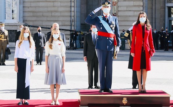 العائلة المالكة في إسبانيا تحتفل باليوم الوطني لعام 2020